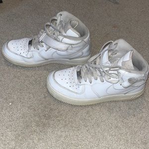 High top Air Force 1’s